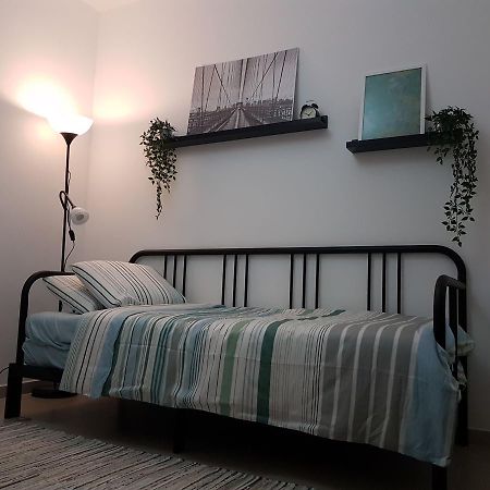 Private Bed/Bathroom In Netanya Exterior photo