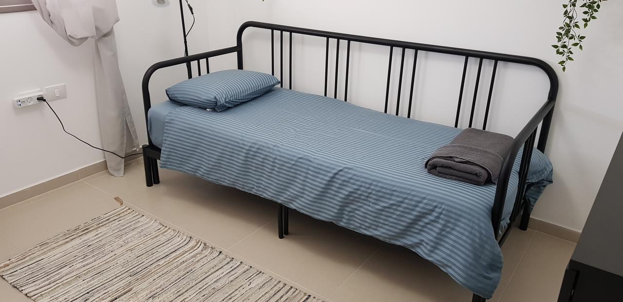 Private Bed/Bathroom In Netanya Exterior photo