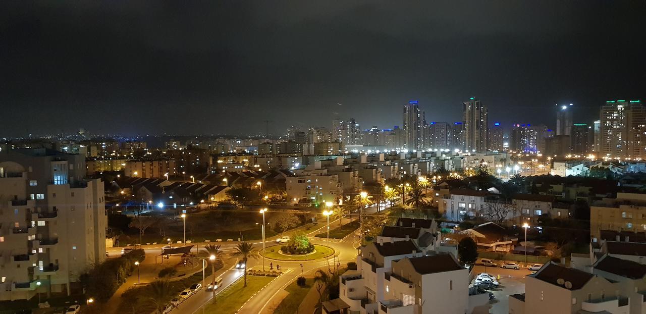 Private Bed/Bathroom In Netanya Exterior photo